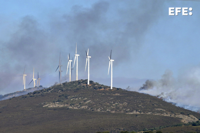 #EFEfotos | Las estimaciones apuntan a 27.000 hectáreas quemadas en el incendio de Zamora.

📸 Mariam A. Montesinos (<a href="/fotomontesinos/">Mariam A. Montesinos</a>)
