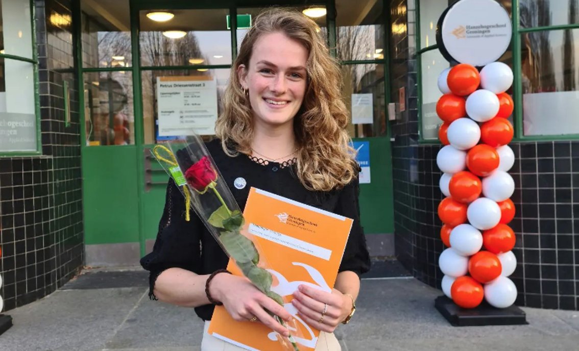#Afgestudeerd 🥳 Wij zijn ontzettend trots op iedereen die zijn diploma heeft behaald. Gefeliciteerd!
Op onze website hebben we een aantal geslaagden in het zonnetje gezet: ow.ly/AT8l50JZ0t9