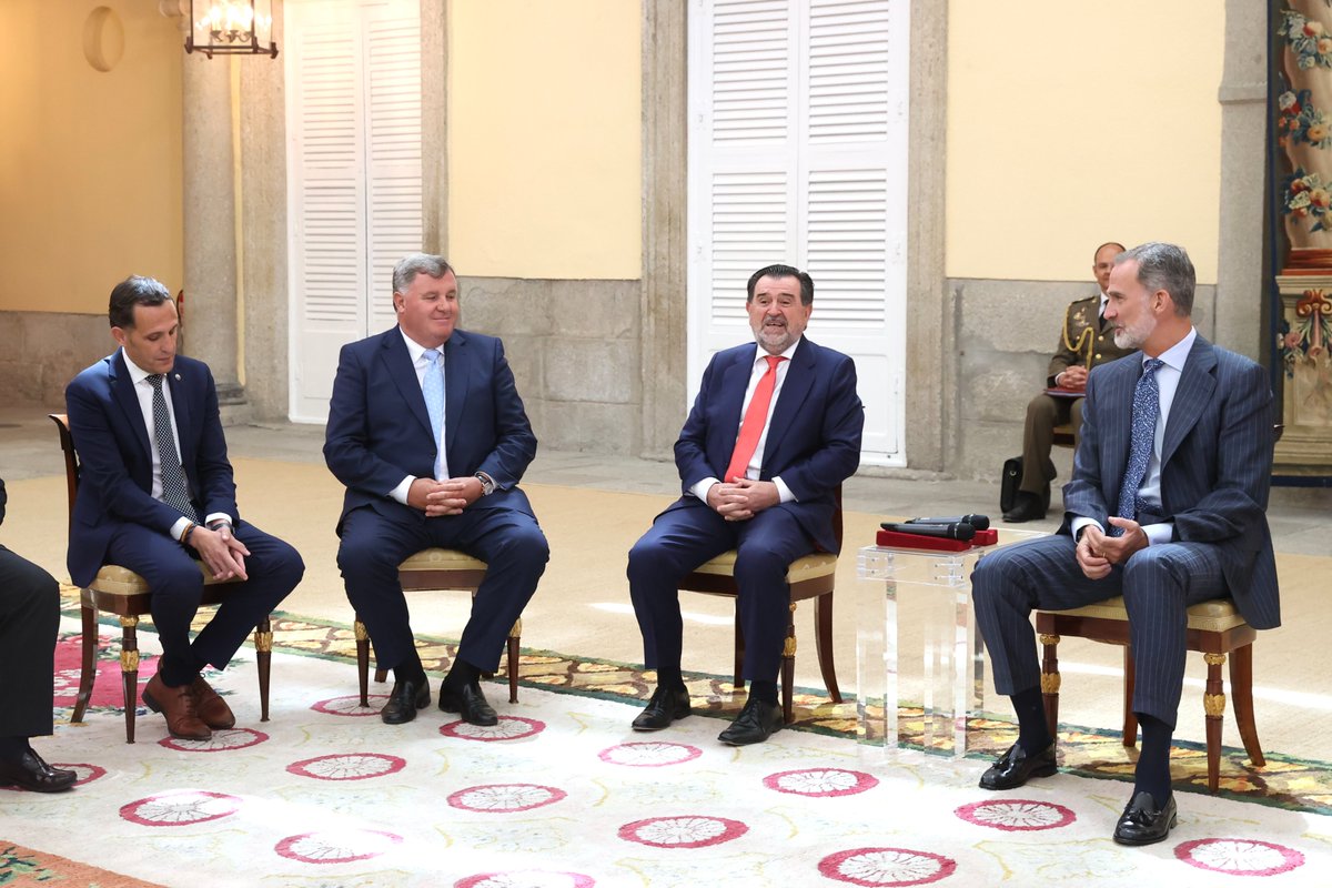 El Rey recibe, en el Palacio Real de El Pardo, a los ganadores de la primera edición de los #PremiosArchiletras de la Lengua.

➡️casareal.es/ES/Actividades…