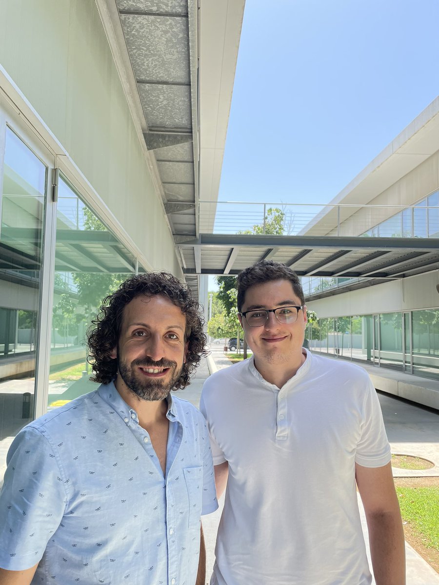 iqmats_uv's tweet photo. Enhorabuena Bernardo Rios por tu TFM del Master de Ingeniería Química de la @ETSEUV : “Aprovechaniento del hueso de la aceituna para la fabricación de productos sostenibles”, con @jd_badia, en el marco del proyecto GoOliva, de @aimplas. #sostenibilidad #residuos https://t.co/JsImRTHGgc