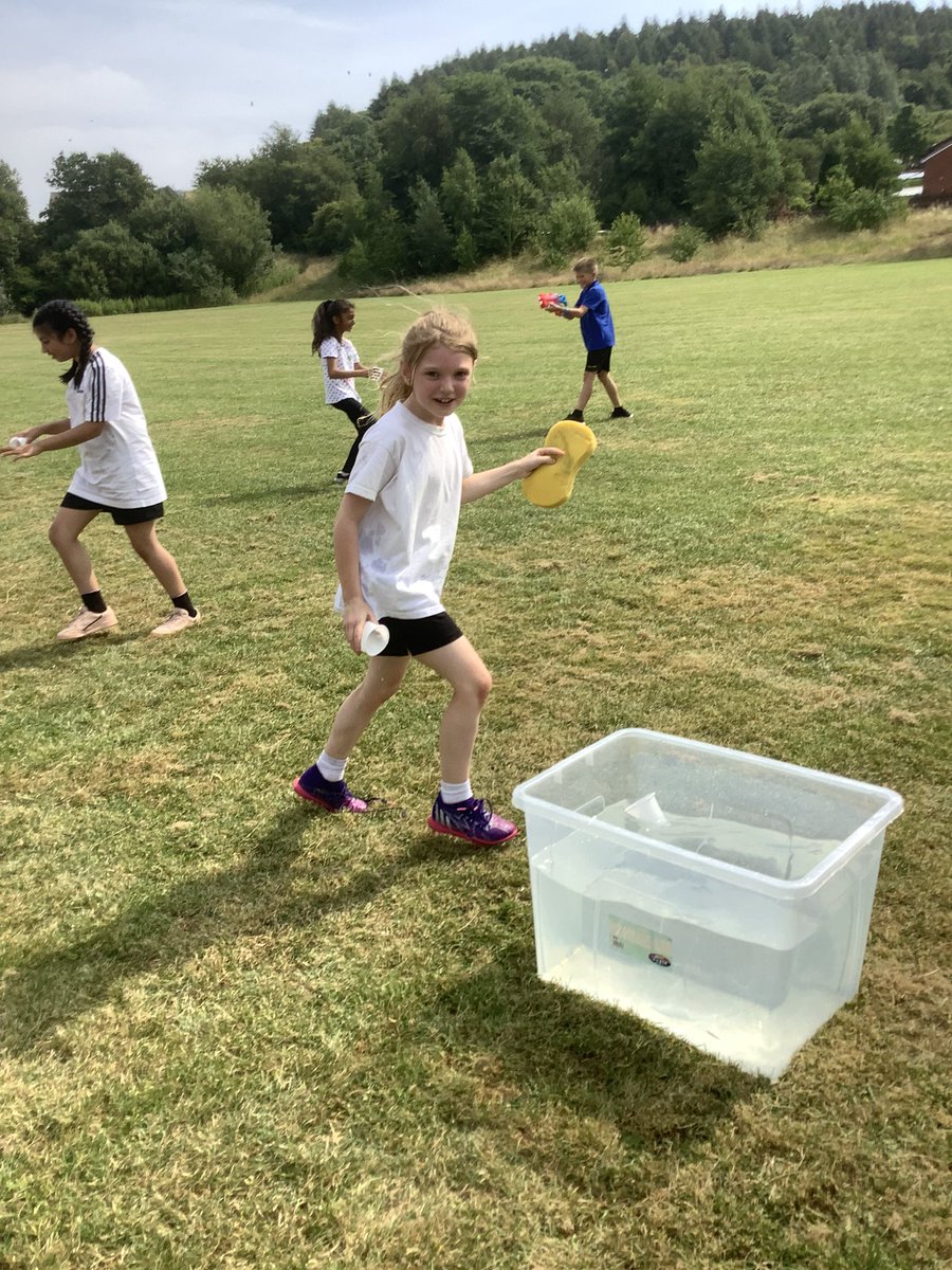 PeelParkClass13's tweet photo. No better way to cool down in this weather than with a good old water fight ☀️🤪 https://t.co/5lcX5LAUBU