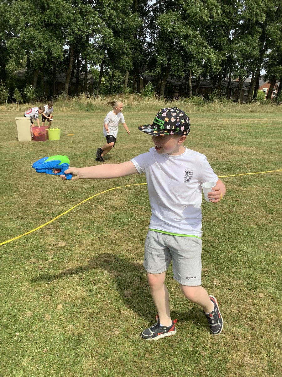 PeelParkClass13's tweet photo. No better way to cool down in this weather than with a good old water fight ☀️🤪 https://t.co/5lcX5LAUBU