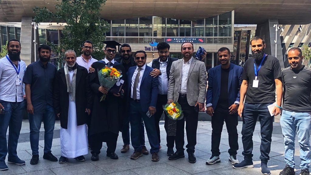 MFawaz_'s tweet photo. لا تتجاهل الفرحة حتى لو تأخرت..

بفضل من الله ثم بدعوات الوالدين، وجميل عطاء الوطن بإتاحة البرامج المتنوعة للابتعاث الخارجي واهمها برنامج خادم الحرمين الشريفين

ختمت اليوم هذه المسيرة بحصولي على مرتبة الشرف الاولى بتخصص الاعمال الرقمية

شكراً للأصدقاء، انتم بمثابة الاهل في الغربة https://t.co/JAE6HO8A9p