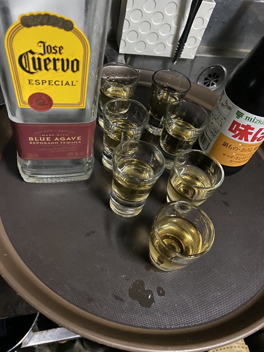 テキーラ、ポン酢の動画再生が
240万回超えた末路。
お客様のテキーラ連打。。笑