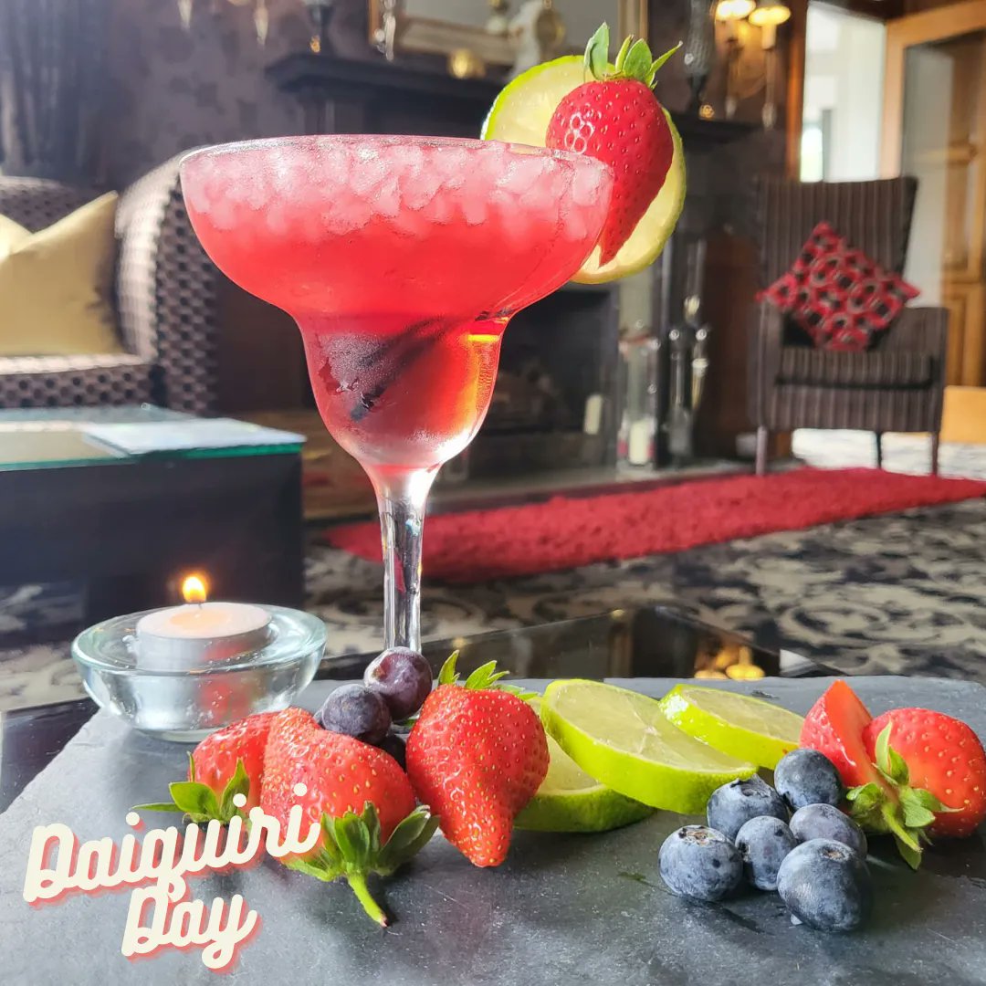 🍹It's #nationaldaiquiriday...🍹 As if you needed an excuse to throw a summer cocktail party. Spend time with the ones that keep you laughing... 😂😂

💬Tag who you'd like to be enjoying a Daiquiri🍹 with today at the Duisdale...😍

Cocktail with us 👇
skyehotel.co.uk/duisdale/chart…