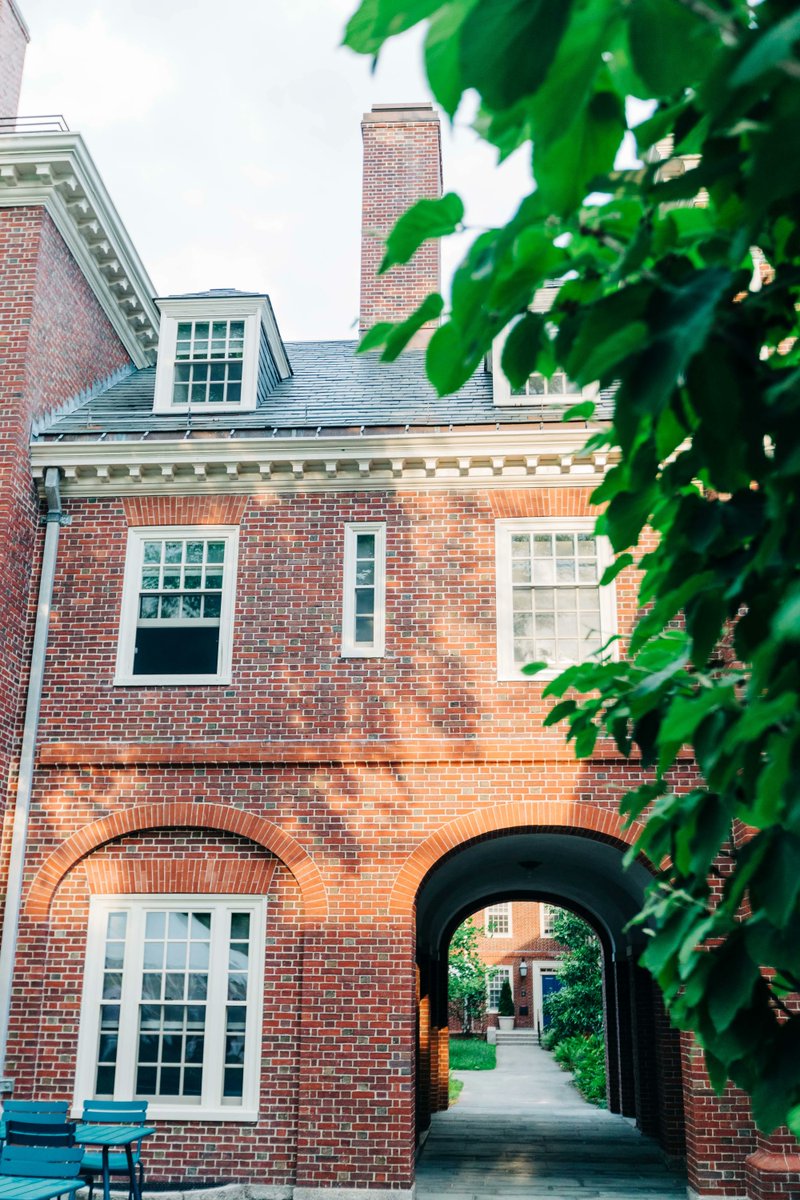 HarvardAlumni's tweet photo. There's something ✨ magical ✨ about the first touches of sun each day at Harvard ☀️ https://t.co/kr04rXqV0U