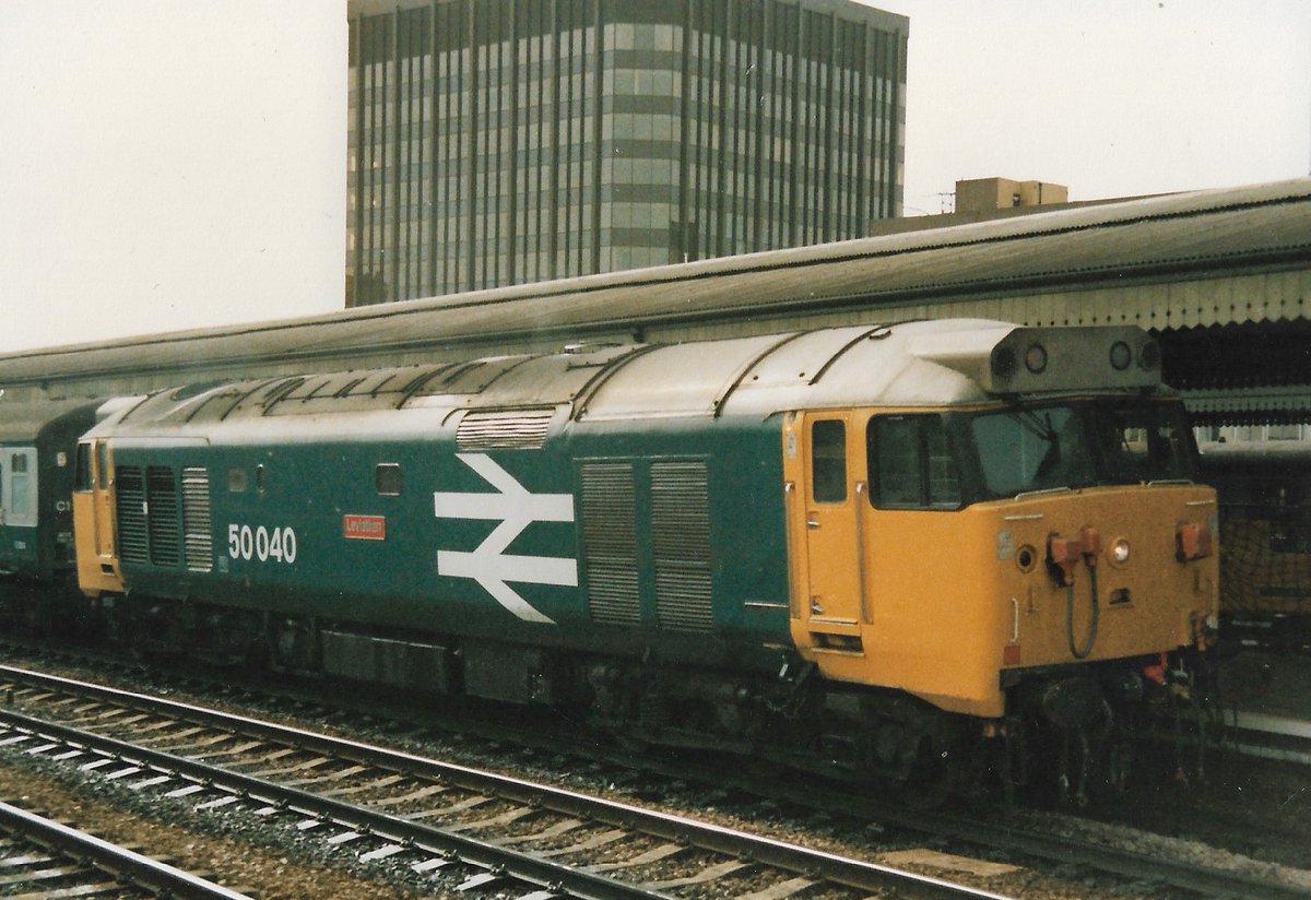 SalopianLyne's tweet photo. Reading Station 30th May 1987
British Rail Class 50 diesel loco 50040 'Leviathan' looks superb in BR Large Logo colours as it pauses at the platform.
Would soon get rechristened with 50011's 'Centurion' nameplates
#BritishRail #Class50 #Reading #trainspotting #Leviathan 🤓 https://t.co/YJMGTA3JhU