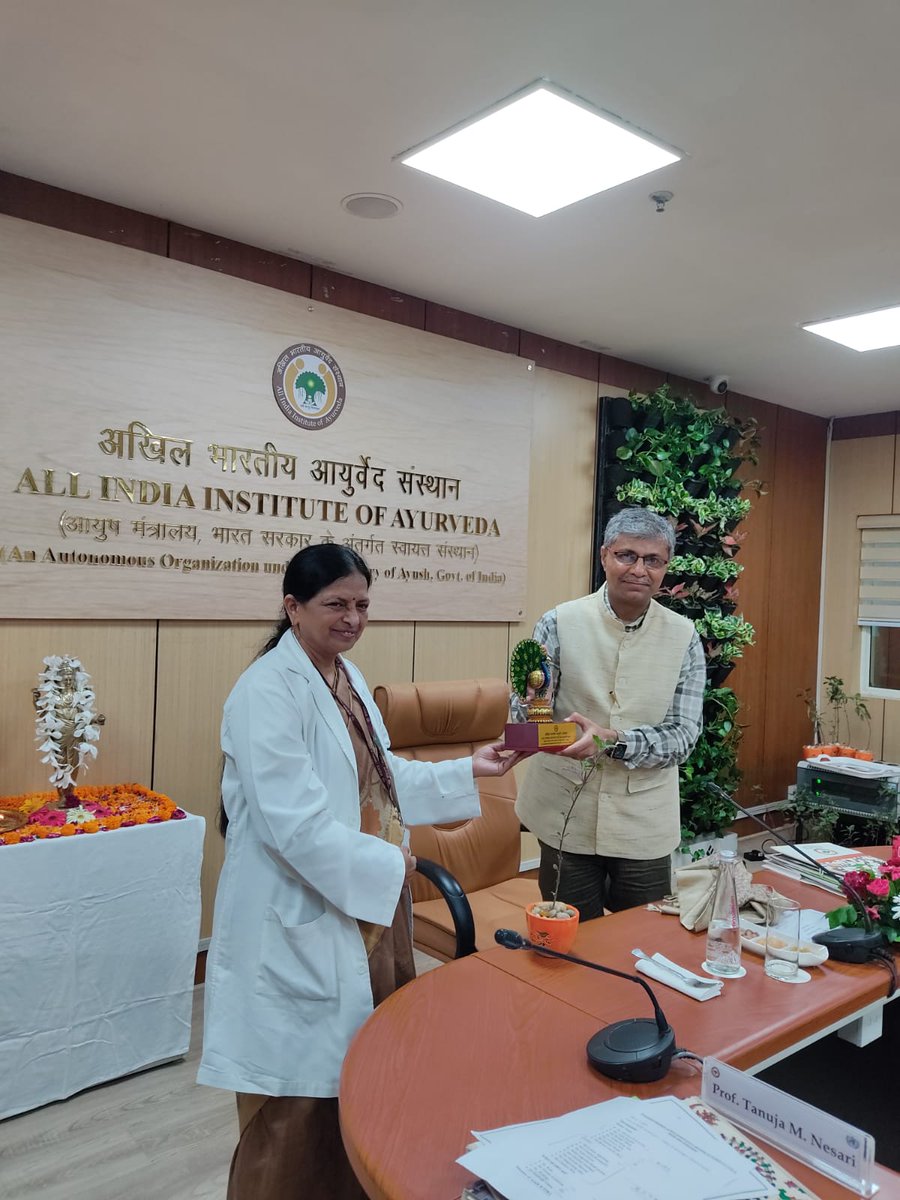 The delegation from @WHO GCTM visited @AIIA_NDelhi to understand the different ways in which traditional medicine can be utilized. They expressed their appreciation regarding the work done at AIIA & stated their interest in working together in the field of traditional medicine.