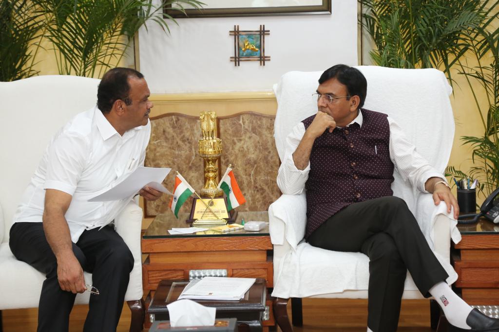 KomatireddyKVR's tweet photo. Today I met Hon’ble Minister of Health &amp; Family welfare, regarding AIIMS, Bibinagar &amp; Ukraine MBBS 15 to 16 thousand students of India. https://t.co/81xB3qQPhj