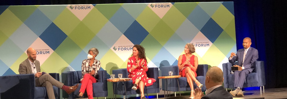 aliceyhom's tweet image. Yes! @DwayneSMarsh drops “philanthropy-transforming organizations” PTOs instead of “philanthropy-serving organizations”PSOs  #ForumCon22 #LanguageShift