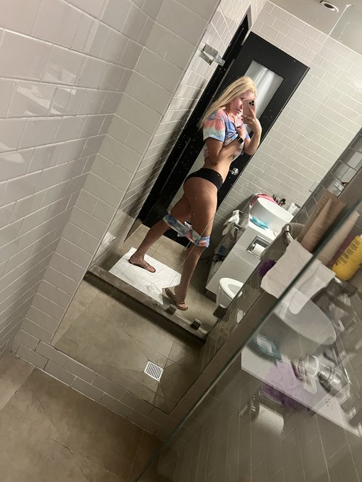 New iPhone 13 pro max! The first selfies I&rsquo;ve taken with it. #newphonewhodis https://t.co/ccXMvnbvvx<a href="/tag/newphonewhodis"class="tags"><span>#newphonewhodis</span></a>