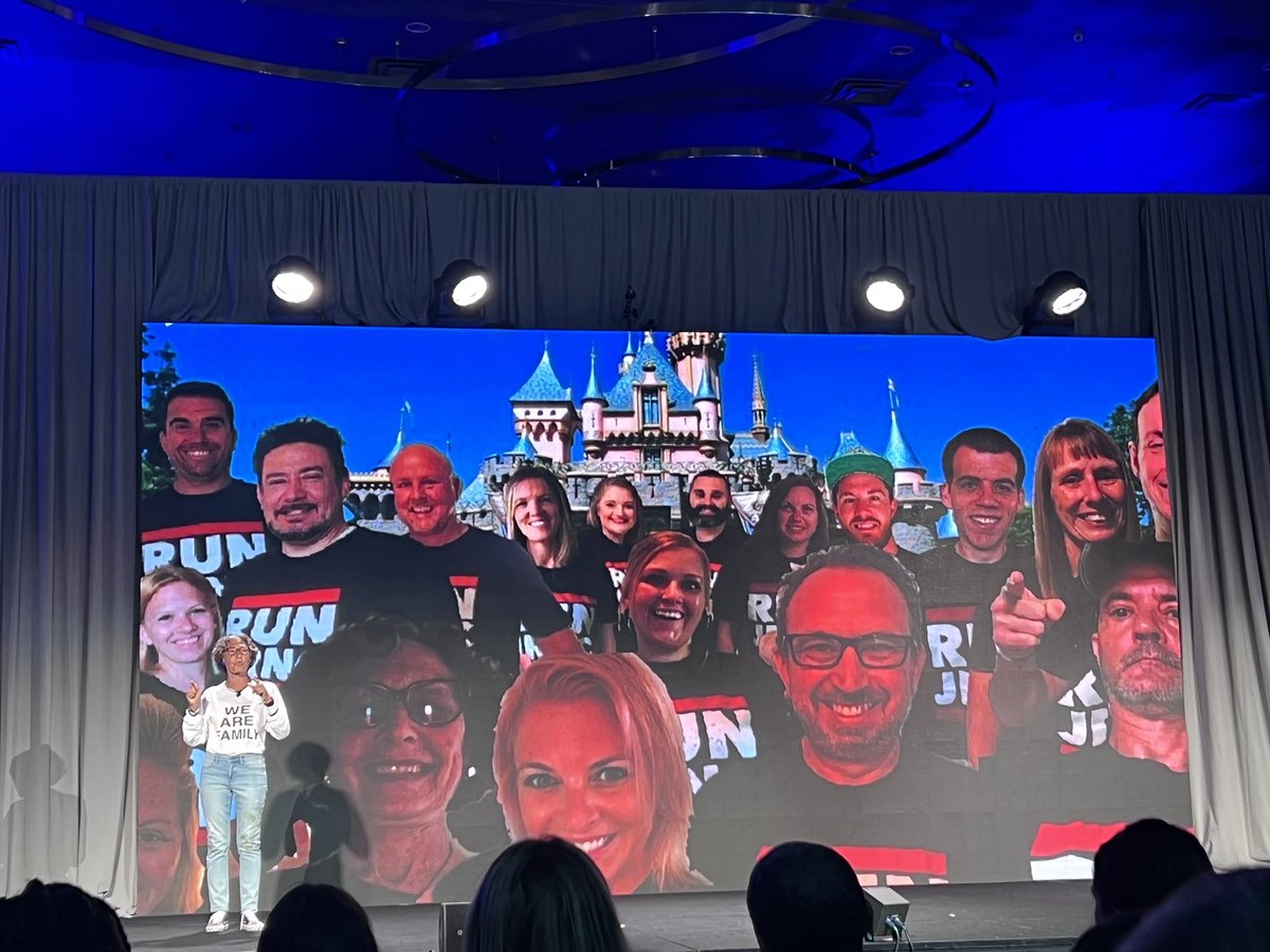 LP_MrsE's tweet image. Proud to call @BlackmanBonnie family! You totally rocked your RENtalk this morning. @LPHSrenaissance loves you! #JRGC #ComeTogether @J_Renaissance