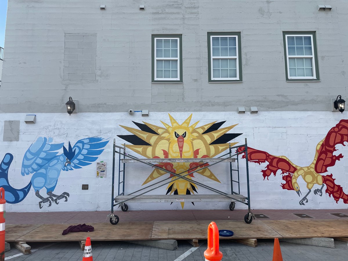 Finally getting to put up a Pokémon mural for #chilliwackmuralfestival 

Almost done then we gotta seal her

#pokemon #zapdos #moltres #articuno