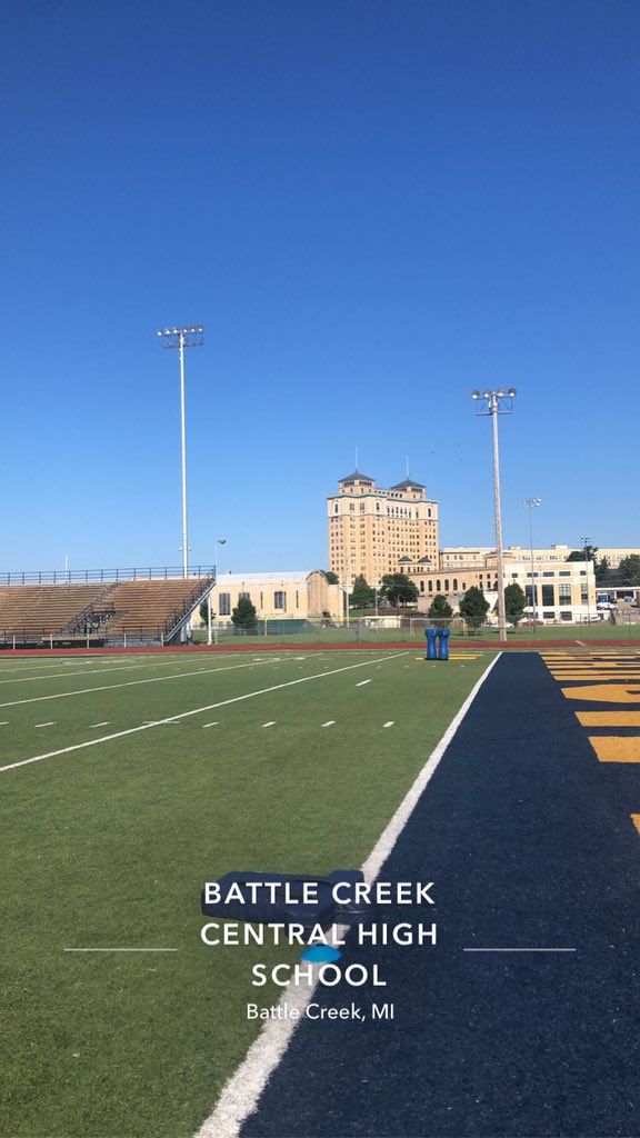 CoachRConrad's tweet photo. Had a great time at the Battle Creek Central Offensive Line Camp!!
#RUNITBACK22 https://t.co/J2eV5Ml8yq