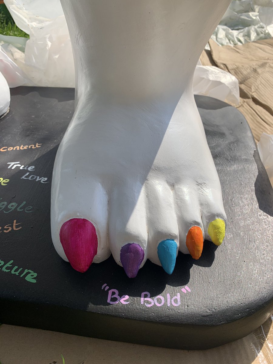 💖🌈BEAR UPDATES!💙🌈

I’ve began painting him. 

If you want to know more about him &amp; the project please follow my collection pot link.

All info and ways you can help donate for the Childrens hospice.! 👇👇👇

collectionpot.com/pot/3012162/

#CHSW
#artist #colourful #bearweek