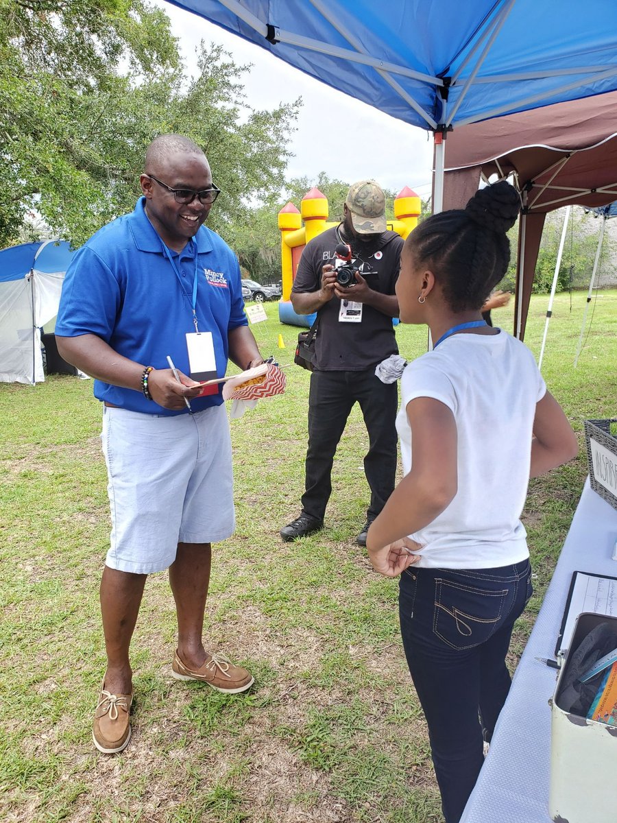 MincyPollock's tweet image. On Saturday, Mincy had the distinct honor to be a Judge at the Young Biz Kid Day. Mincy believes in Small Businesses and wants to help expand their capacities and help them grow. 
#SolutionsForBusinesses