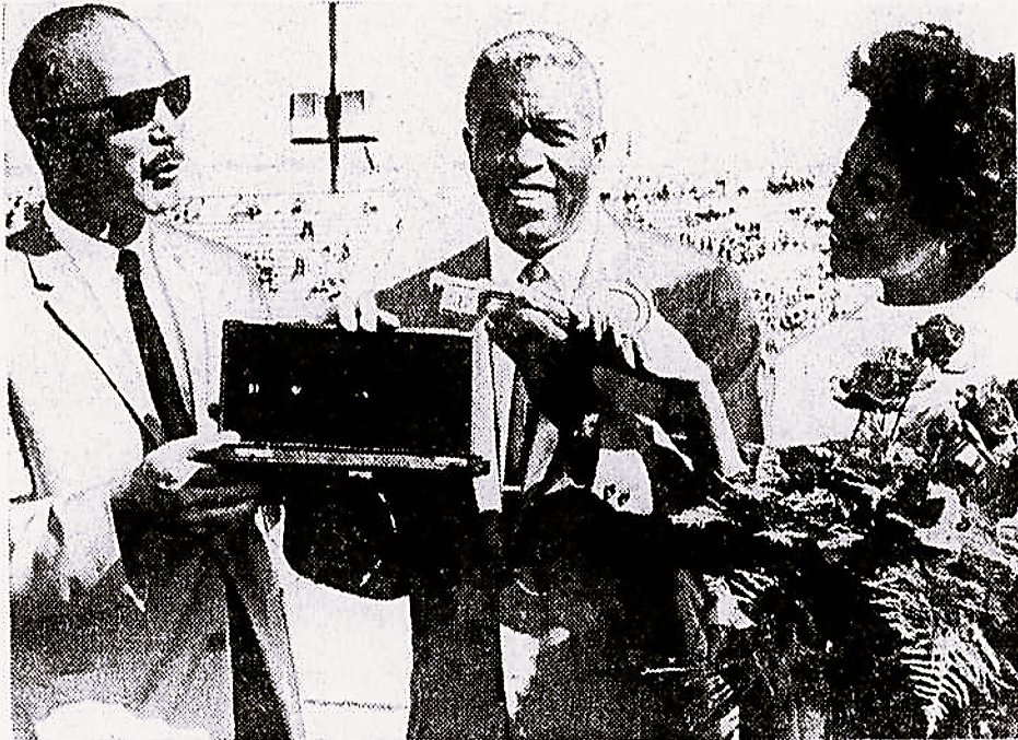 She has lived a life unlike any other. Let us wish a very happy 100th birthday to key to the city of Montreal recipient Rachel Robinson, who was born Rachel Isum on July 19th, 1922. BTW, the key to the city was given during a football game at the Autostade in 1966. 📸La Presse.