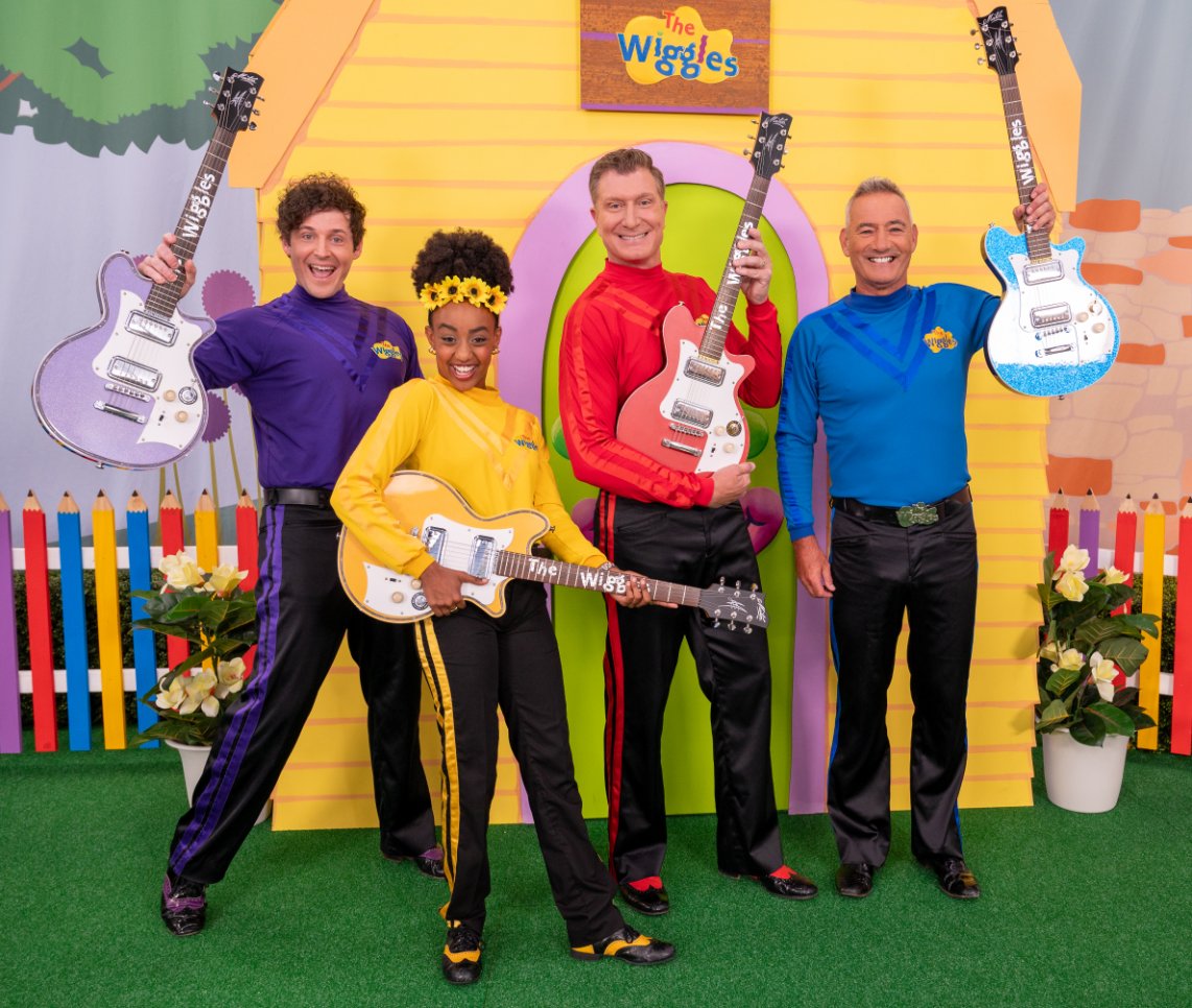 .<a href="/TheWiggles/">The Wiggles</a> are coming back to Canada and they've got a new Yellow Wiggle to introduce to families across the country! 

Tickets on sale this Friday at 10am #WeLoveLive #ForTheLoveOfLIVE #GetReadytoWiggle #WiggleTime 
soundcheckentertainment.ca/the-wiggles-ar…