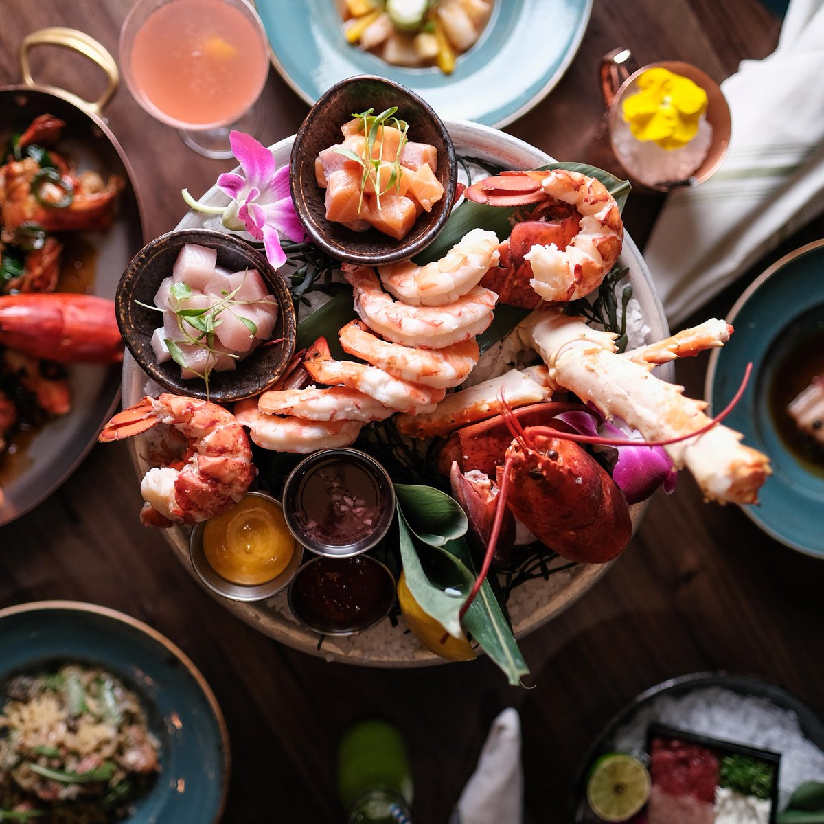 VdaraLV's tweet photo. Like this post if your dinner is being served at none other than #CATCHVegas @AriaLV.
Explore more of our neighbor's delectable dinner offerings: https://t.co/N3qKpEBK4u https://t.co/l0XT5jo8kf