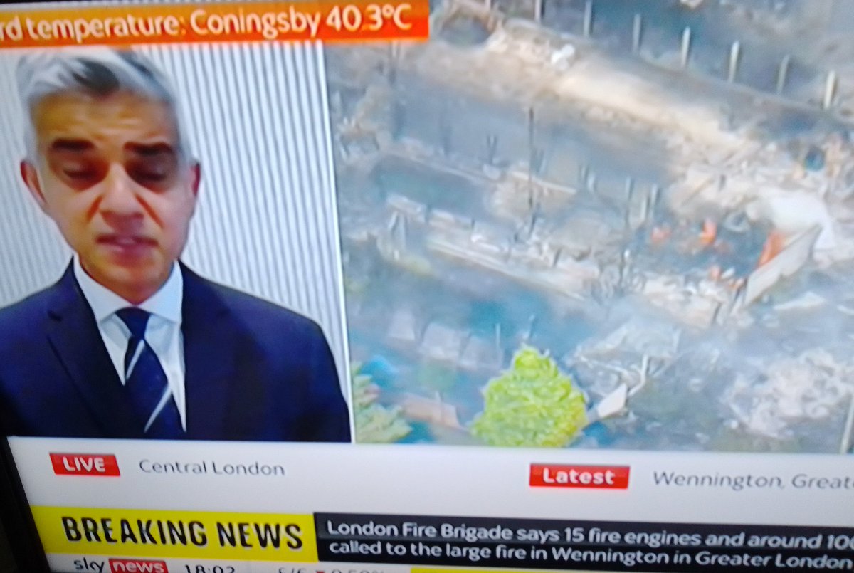 MacScotland4's tweet photo. Sadiq Khan calls for ban on BBQ's today & tomorrow, even in private gardens.
He said the fire service normally gets 300 calls, today they've had 1600 calls for assistance with fires across London.
#London #Heatwave2022 #Fires #MajorIncident #BBQBan #climate https://t.co/9EP7K9leWJ