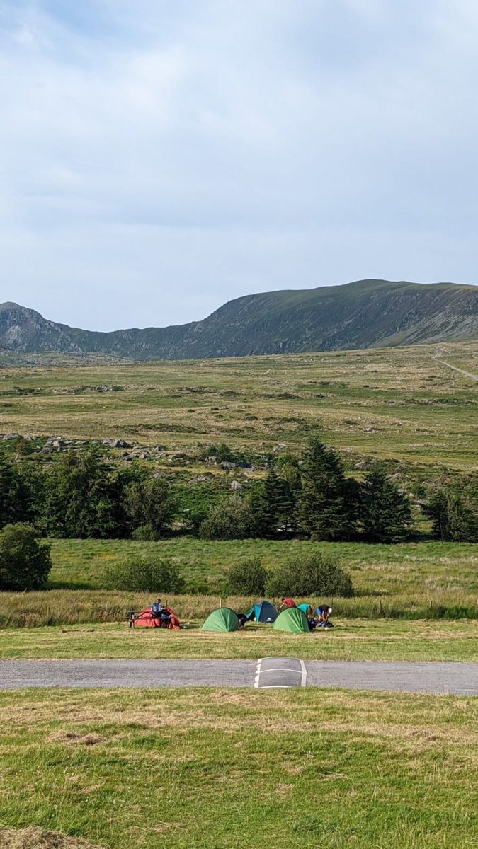 GCS_DofE's tweet photo. Team 2 in for the final camp - survived the heat!  #GCSGoldSnowdon22 https://t.co/Pm3gYpwCCM