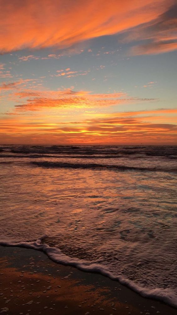 CascarStudio's tweet photo. Viajar y ver atardeceres son de los placeres que están llenos de magia✨✨✨. https://t.co/4ioFk9OL0B