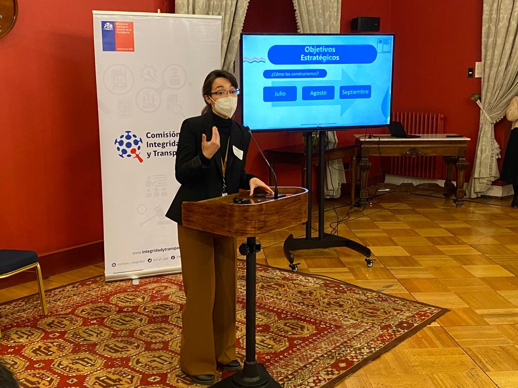Integridad_gob's tweet photo. ¡Avanza el diseño de nuestra #EstrategiaIntegridad!
Hoy nos reunimos con representantes ministeriales en una jornada de trabajo para compartir miradas, #cocreando una Estrategia robusta y eficaz para nuestro país 🇨🇱 https://t.co/rsaCK5STsG