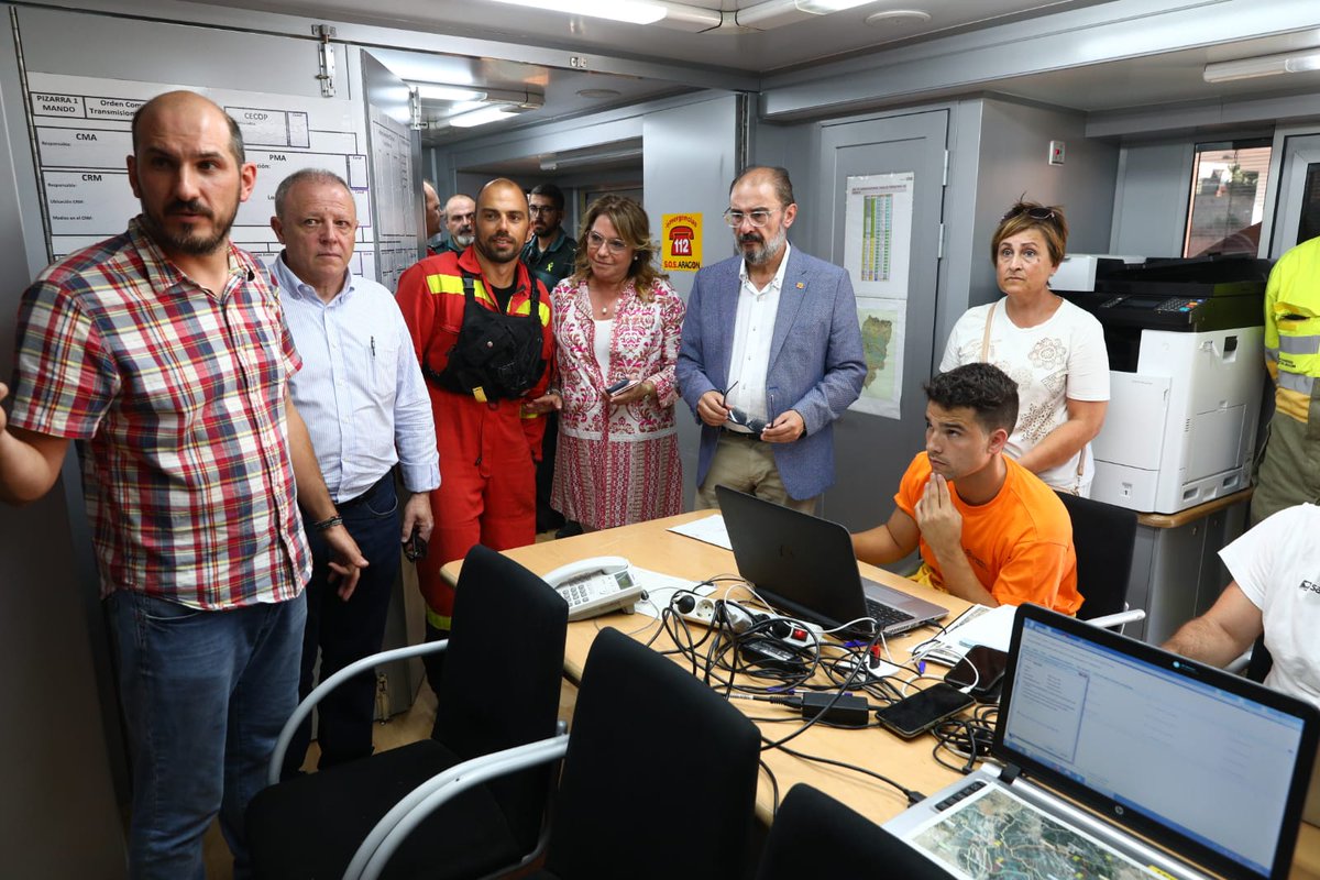 Comienza la reunión del #CECOPI en el Puesto de Mando Avanzado de #Ateca para conocer la evolución del incendio. Presidida por <a href="/JLambanM/">Javier Lambán</a> 
#IIFF #IFAteca  
<a href="/IIFFAragon/">INFOAR</a> <a href="/112Aragon/">112 Aragón</a>