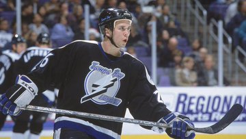 On this day in 2000, the Lightning signed free agent <a href="/mstlouis_26/">Martin St.Louis</a>. St. Louis had been with the Flames but after he wasn't picked in the 2000 expansion draft, they bought out his contract. Four years later, he won the Art Ross, the Hart, and the Ted Lindsay #Hockey365 #GoBolts