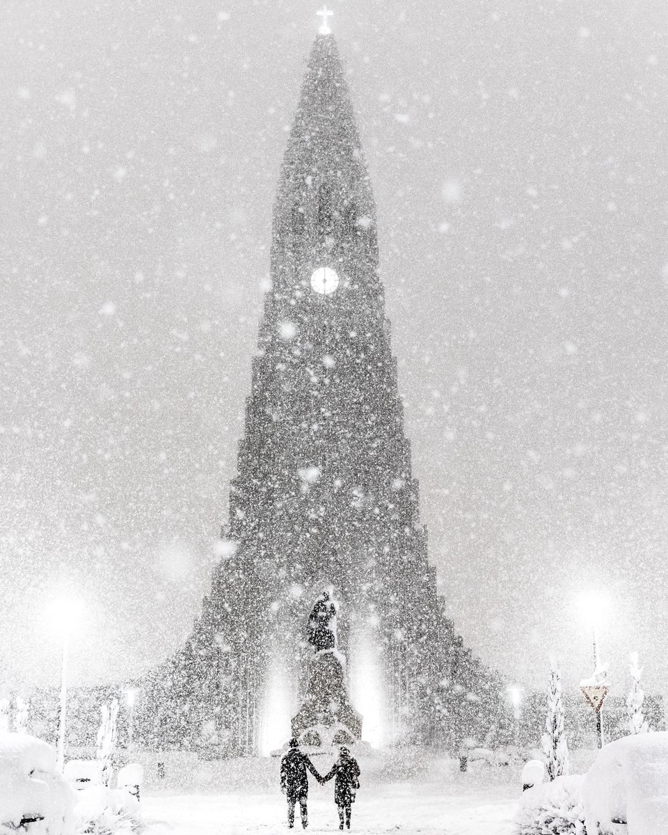How to stay cool: snowstorm in Reykjavík, Iceland.
cc: Gunnar Freyr | instagram.com/icelandic_expl…