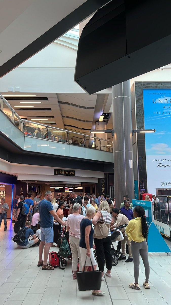 RossKelly8's tweet image. @Corendon_Air @Gatwick_Airport our flight to Heraklion which was delayed from 11.10am to 6pm has just been cancelled, zero explanation, zero staff here to talk to us and everyone’s stood here now having put their bags in hold, not a clue what to do. Sort it out.