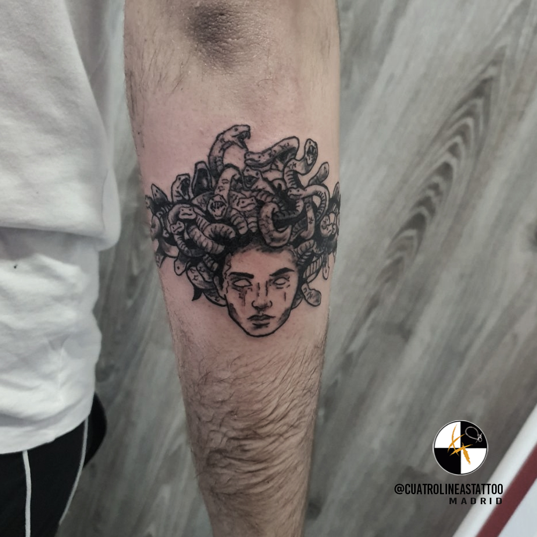 La medusa del amoooor!! ya sabes, la que te mira y te deja de piedra :D!
C/Capitán de oro, 4
Metro Oporto-Urgel
📲 671525985
📩 Cuatrolineastatuaje@gmail.com 
#tattoo #tatuaje #art #artist #carabanchel #madrid
#tattooaddict  #ink #inked  <a href="/tattoo_wd/">Tattoo World</a>  <a href="/Dibujosytattoos/">Dibujos y Tattoos</a>