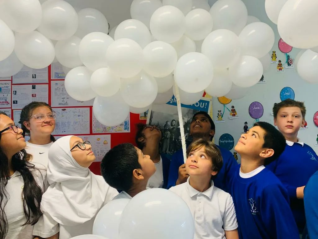 AlifNewBegin's tweet photo. 💙☁️Clouds of Blessings ☁️💙

Students from #RiverbankPrimarySchool I'm #Luton, helped with #CloudofBlessings preparations for #ColoursofEid that happened last weekend

Working in partnership with @carnivalukcca as part of #NCCW22

#kids4carnival #Eid22 

💙☁️💙☁️💙☁️💙☁️ https://t.co/x0HgJDbbhx