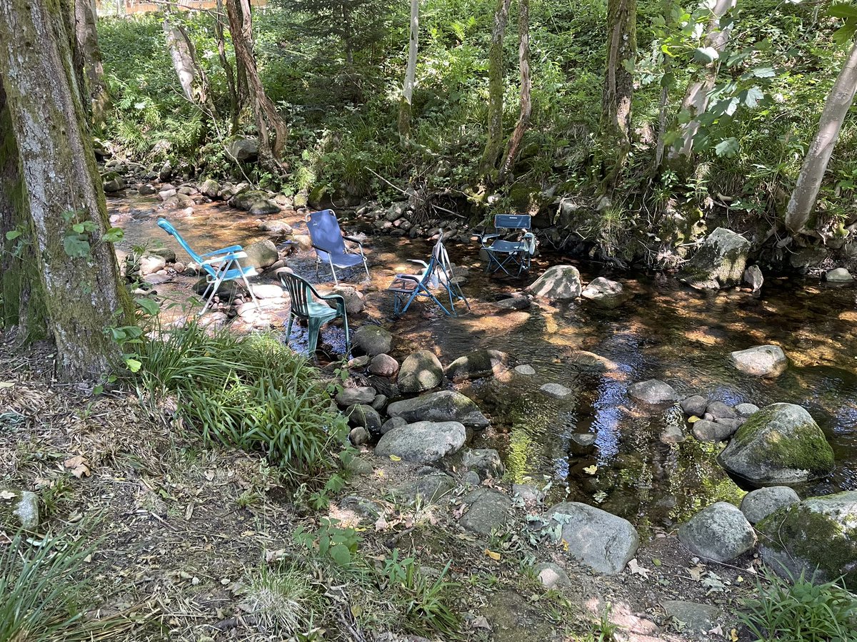 hannes_lowette's tweet photo. Heatwave? Play some #Cornhole in the shade, cool our feet in the river from time to time and hydrate a lot, by drinking #pastis. #FriendsHoliday https://t.co/ax0nx4WYHW