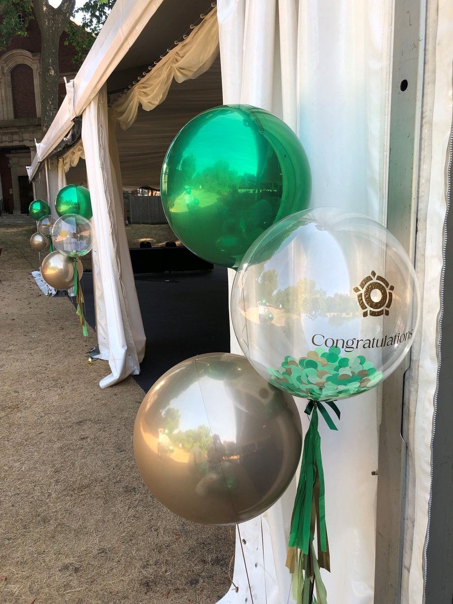 First day of Graduations for the final year students here <a href="/regentsuni/">Regent's University London</a> 🎈🎊these great balloons supplied by <a href="/3BubblegumGirls/">Bubblegum Balloons</a> surviving the heat better than us!