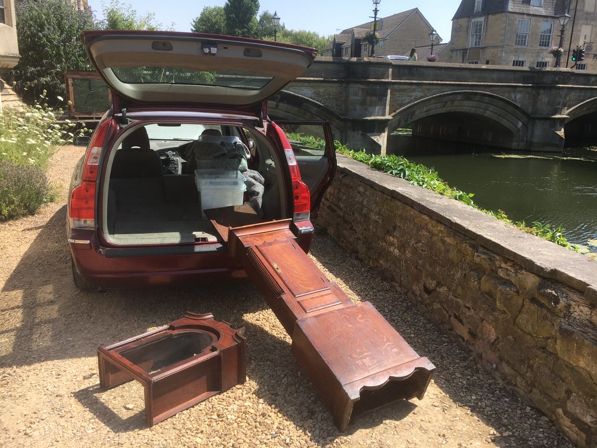 Driver watched - Permanent. Stamford

Two days a week

Charming, dependable, reliable courier required
to collect, deliver &amp; set up clocks (we can train)
Must have refs and full clean driving license. 
Will train right person.
01780481319 or robertloomes@gmail.com