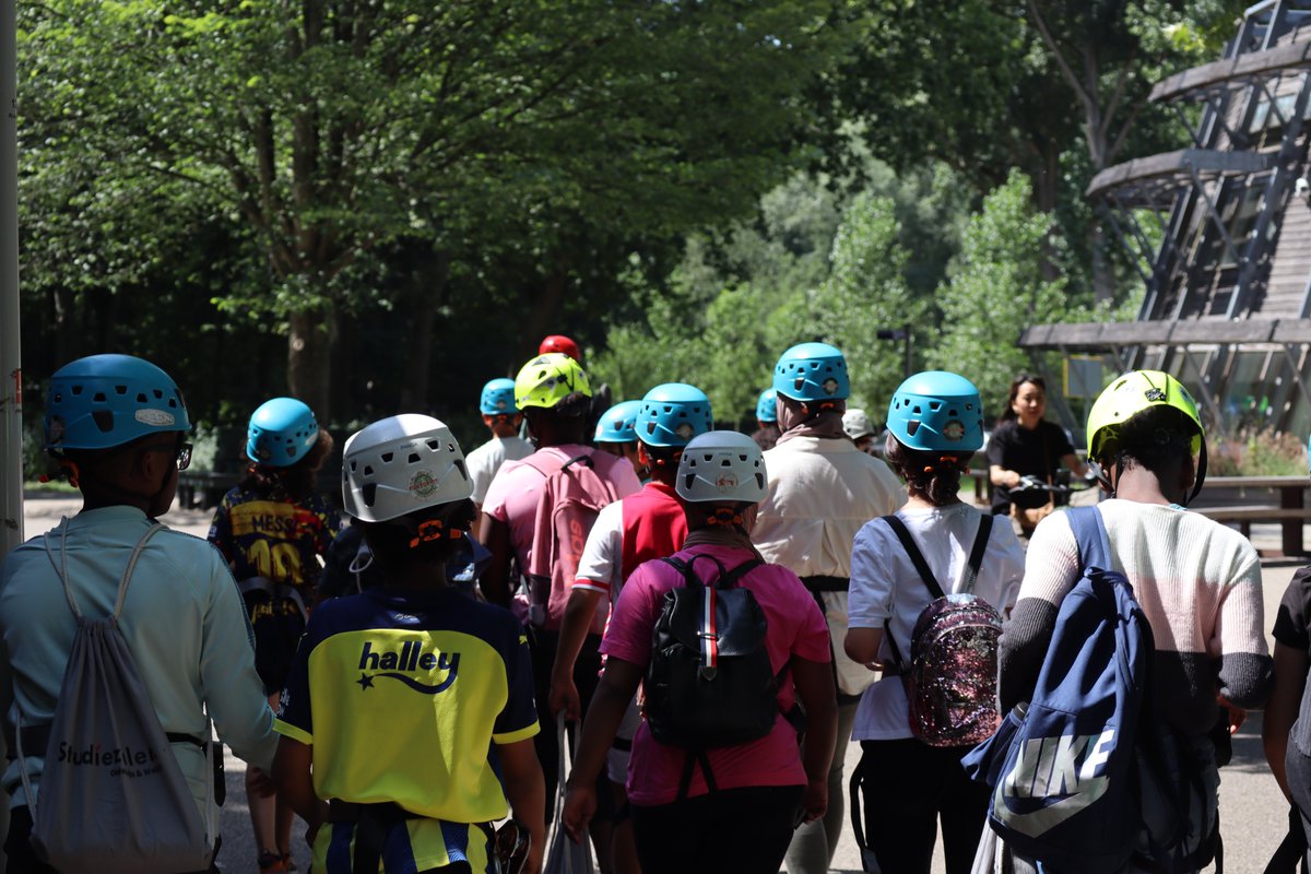 Het is weer zover! De StudieZomerZalen 2022 zijn van start! Twee weken vol leerzame en leuke activiteiten, maar ook waardevolle vaardigheden voor leerlingen uit groep 7 en 8! Met dank aan o.a.: <a href="/Rabobank/">Rabobank</a> @St_DKJL @midzomermokum <a href="/AmsterdamNL/">Gemeente Amsterdam</a> <a href="/AbdelhamIdrissi/">Abdelhamid Idrissi</a> 
#zomer #Amsterdam