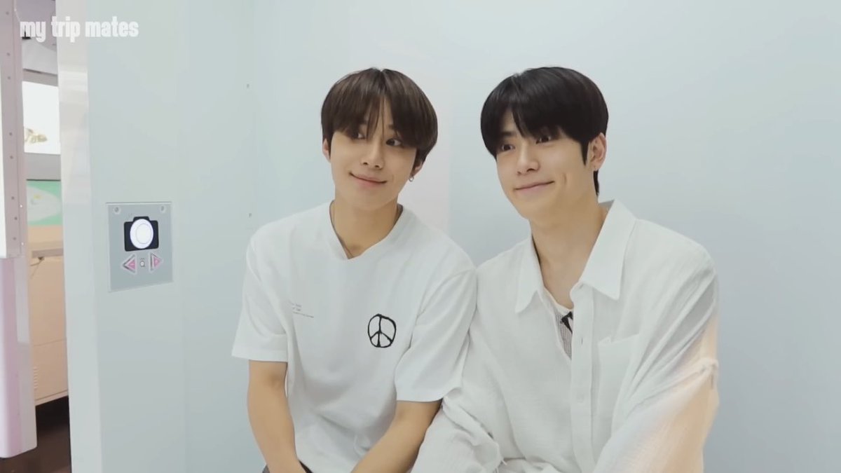 archivesjaewoo's tweet photo. In the photobooth 📸

#JAEHYUN #JUNGWOO #재현 #정우 https://t.co/lWNKTgAcBb