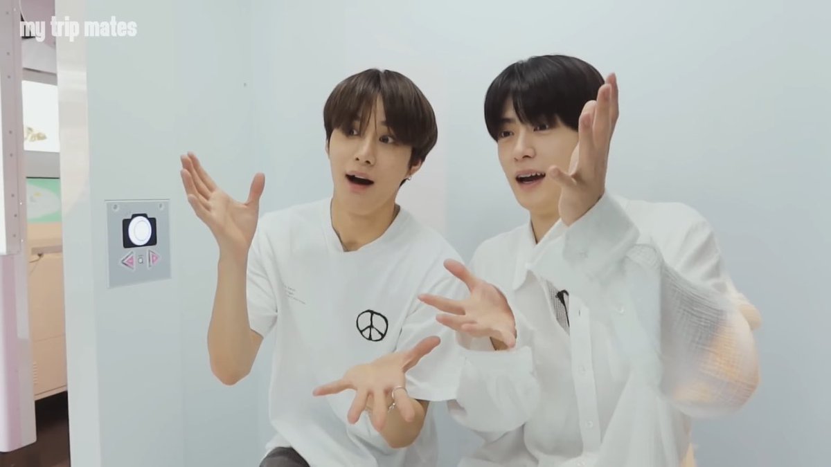 archivesjaewoo's tweet photo. In the photobooth 📸

#JAEHYUN #JUNGWOO #재현 #정우 https://t.co/lWNKTgAcBb