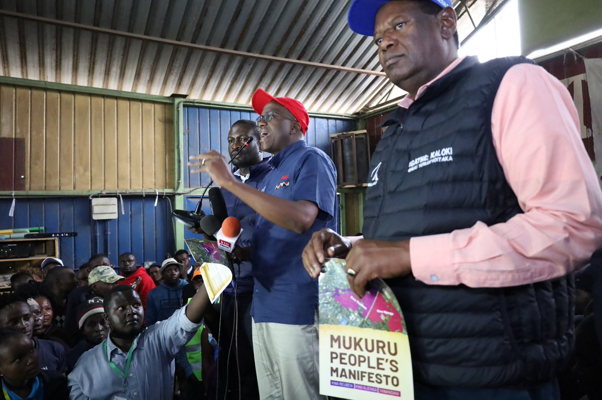 edwinsifuna's tweet photo. #AzimioNairobi recieved the Mukuru people’s manifesto. Huku stima inaashwa 1 minute inazimwa 1 hr. What is @KenyaPower_Care ? Residents want the Mukuru SPA actualized,sheria ya demolitions ipitishwe, na dawa kwa hosi. We commit to address all these once in office.

#Inawezekana https://t.co/Rv1PDcQ4my