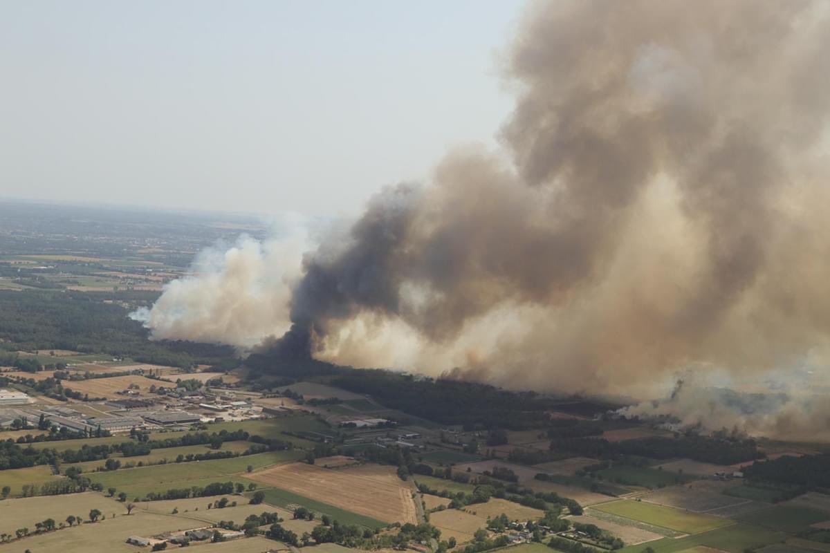 AgirEnsembleBEA's tweet photo. 🚒Nous tenons à adresser tout notre soutien aux @SDIS_49 qui œuvrent depuis hier pour contenir l’incendie du secteur des Monteaux à #Vivy et @LongueJumelles https://t.co/vmyAw9ag7j