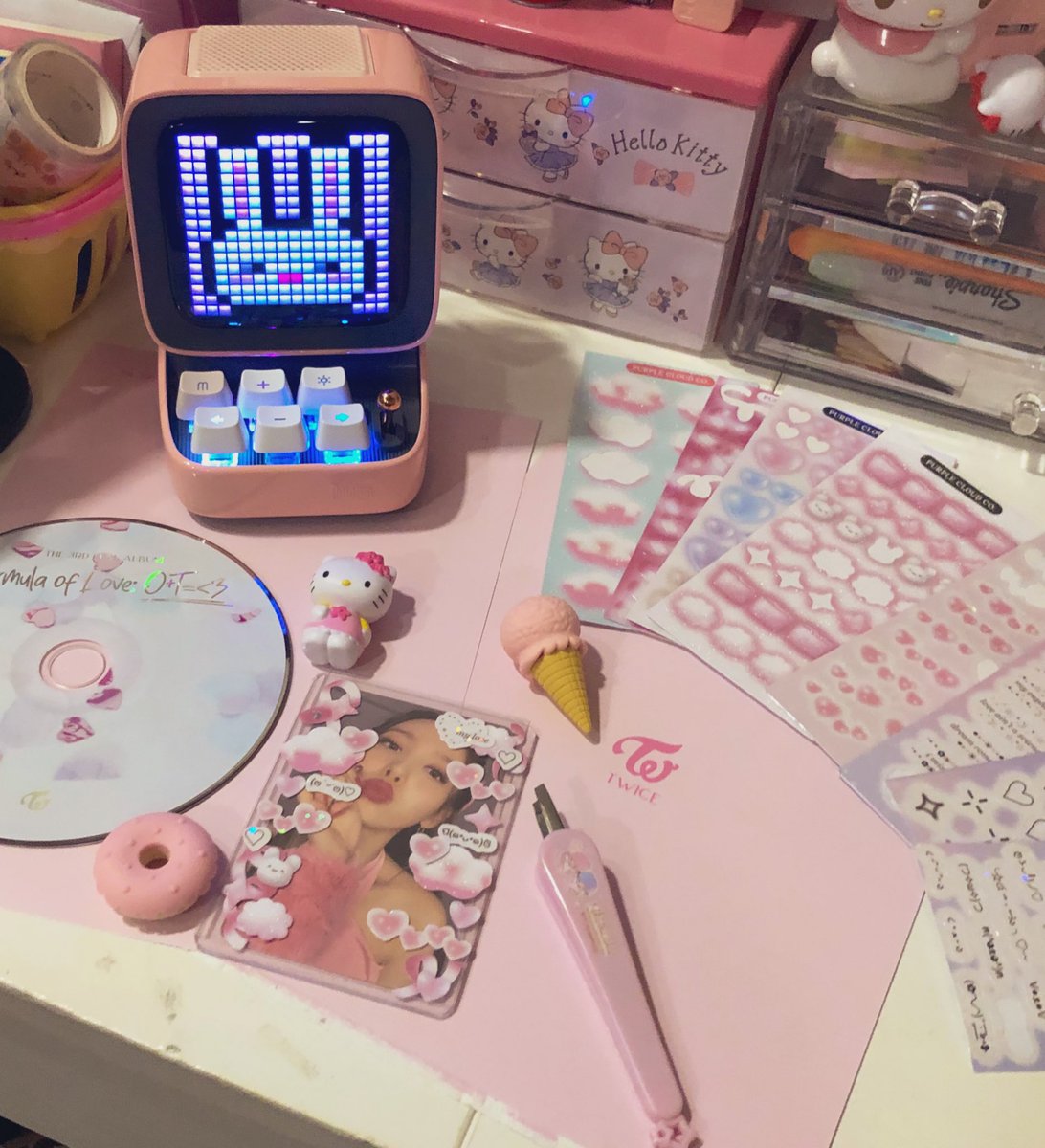 wonykirshbun's tweet photo. Did a little deco ! Gonna use the rest for stickers with my cousin and bestie on the weekend 💗😖 #kpopdeco #kpop #hiraimomo #miraidecos #imnayeon #popnayeon #NAYEON #Nayeonnootnoot #pink #pinkdeco #toploader #toploaderdeco #divoomspeaker #pink https://t.co/4kegfez3GE