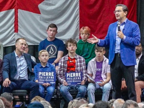 merry123459's tweet photo. Our children are our greatest assets in Canada. And these photos speak a 1000 words. Everything from unhealthy political interaction to genuine outdoor fun and learning. 

I’ll just leave these photos here so you can decide who you’d trust with our kids futures and this country. https://t.co/ubMWAyTN0I