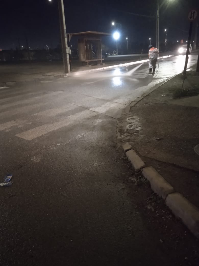 eapsacl's tweet photo. 💧☔️♻️1 intensa jornada d trabajo tuvo ayer, #18Julio, el equipo humano d #EAPSA para destapar 3 alcantarillas sector Lomas d Manso, #Melipilla, debido a q -con las recientes lluvias- colapsaron x la enorme cantidad d desperdicios. Llamado a tomar conciencia ecológica y #reciclar https://t.co/7p3orqRa3t