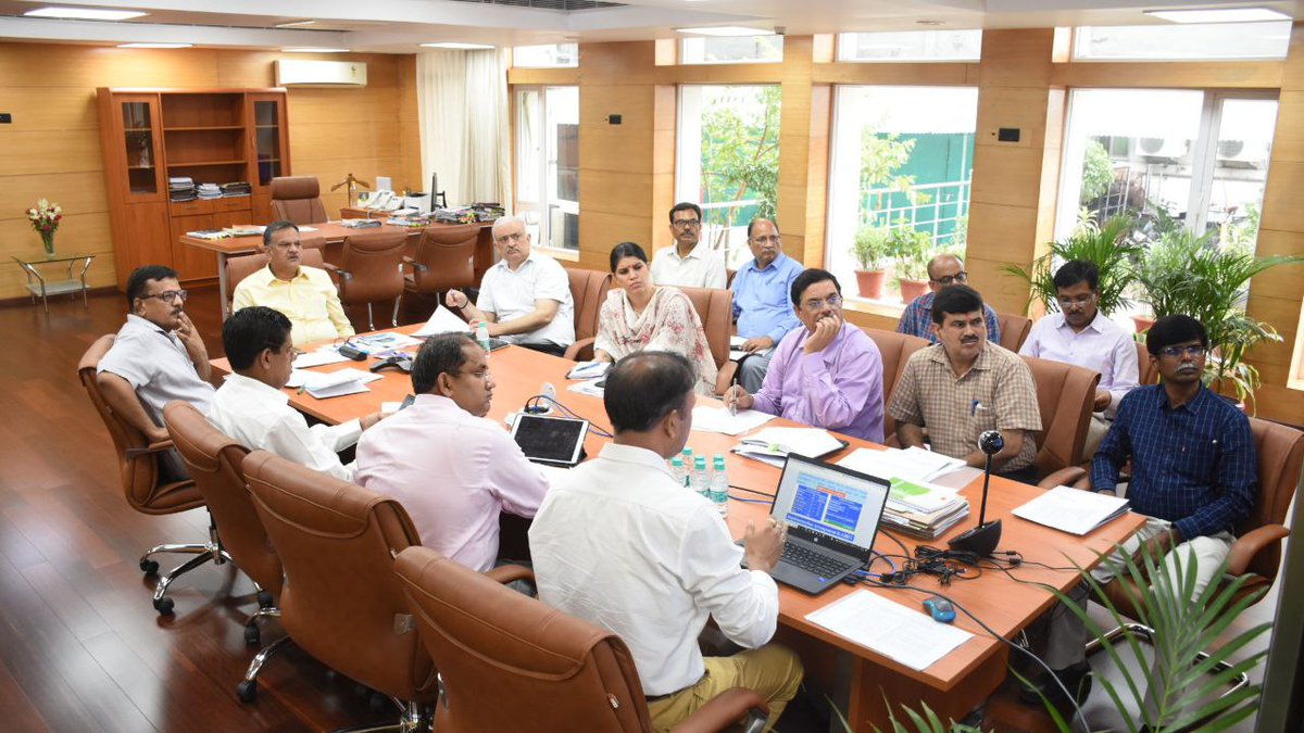 UpRuralDev's tweet image. आज कृषि उत्पादन आयुक्त महोदय ने आयुक्त ग्राम्य विकास विभाग महोदय एवं अन्य वरिष्ठ शासनिक अधिकारियों की उपस्थिती में अटल भूजल योजना की समीक्षा बैठक की

#UPRuralDevelopment #MoRD #UPRuralDev

@MoRD_GoI @UPGovt @CMOfficeUP @PMOIndia @kpmaurya1 @VijayLaxmiMLA @apcuttarpradesh