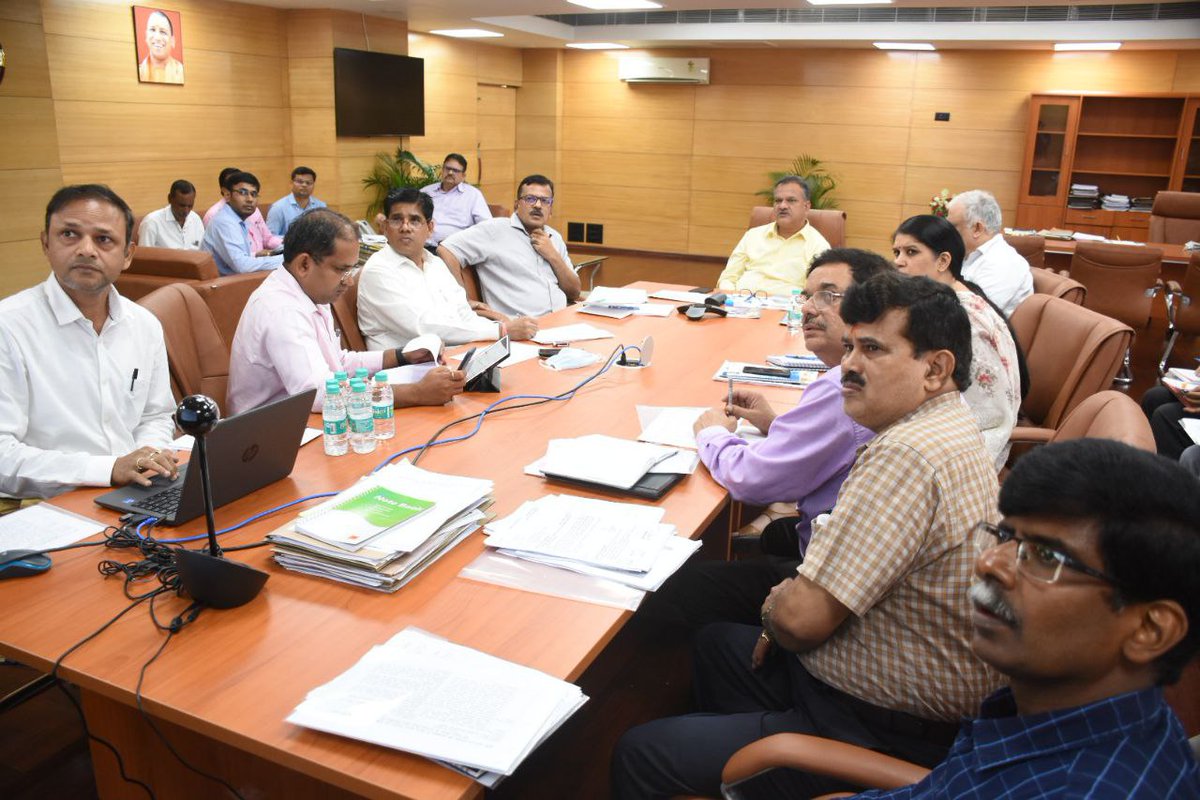 UpRuralDev's tweet image. आज कृषि उत्पादन आयुक्त महोदय ने आयुक्त ग्राम्य विकास विभाग महोदय एवं अन्य वरिष्ठ शासनिक अधिकारियों की उपस्थिती में अटल भूजल योजना की समीक्षा बैठक की

#UPRuralDevelopment #MoRD #UPRuralDev

@MoRD_GoI @UPGovt @CMOfficeUP @PMOIndia @kpmaurya1 @VijayLaxmiMLA @apcuttarpradesh