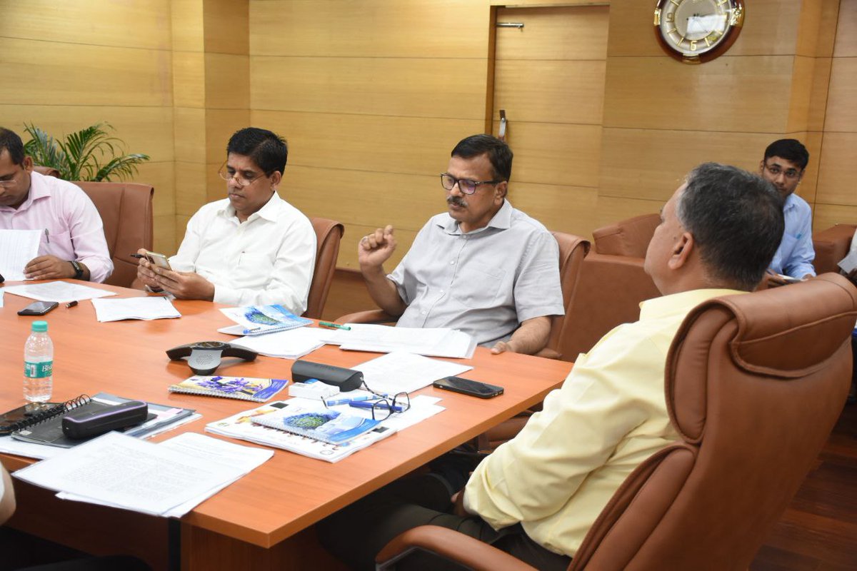 UpRuralDev's tweet image. आज कृषि उत्पादन आयुक्त महोदय ने आयुक्त ग्राम्य विकास विभाग महोदय एवं अन्य वरिष्ठ शासनिक अधिकारियों की उपस्थिती में अटल भूजल योजना की समीक्षा बैठक की

#UPRuralDevelopment #MoRD #UPRuralDev

@MoRD_GoI @UPGovt @CMOfficeUP @PMOIndia @kpmaurya1 @VijayLaxmiMLA @apcuttarpradesh