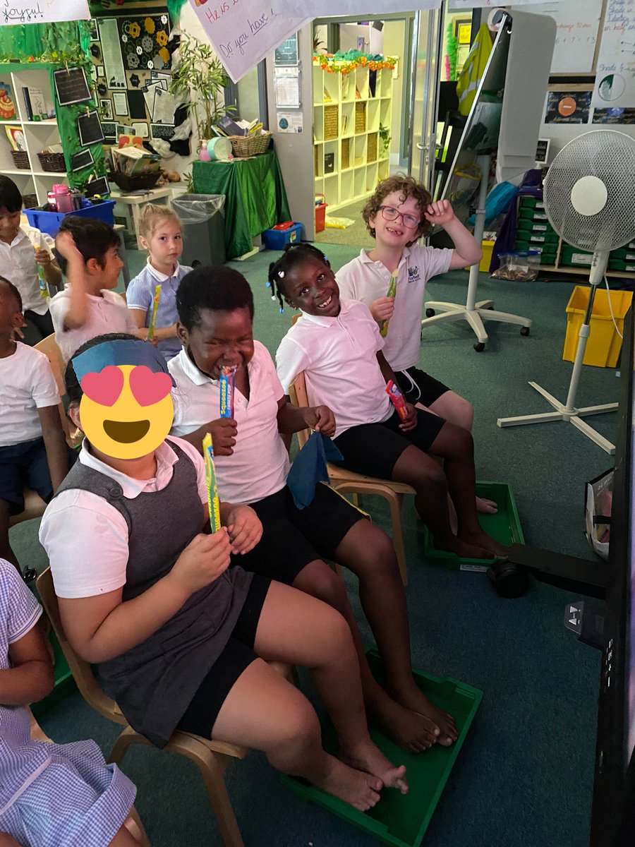 FoxfldPlum's tweet photo. Plum are keeping cool in the hot weather with icepoles, cold water trays, cold tissues and a fan! @foxfield https://t.co/5sVlhWluhb