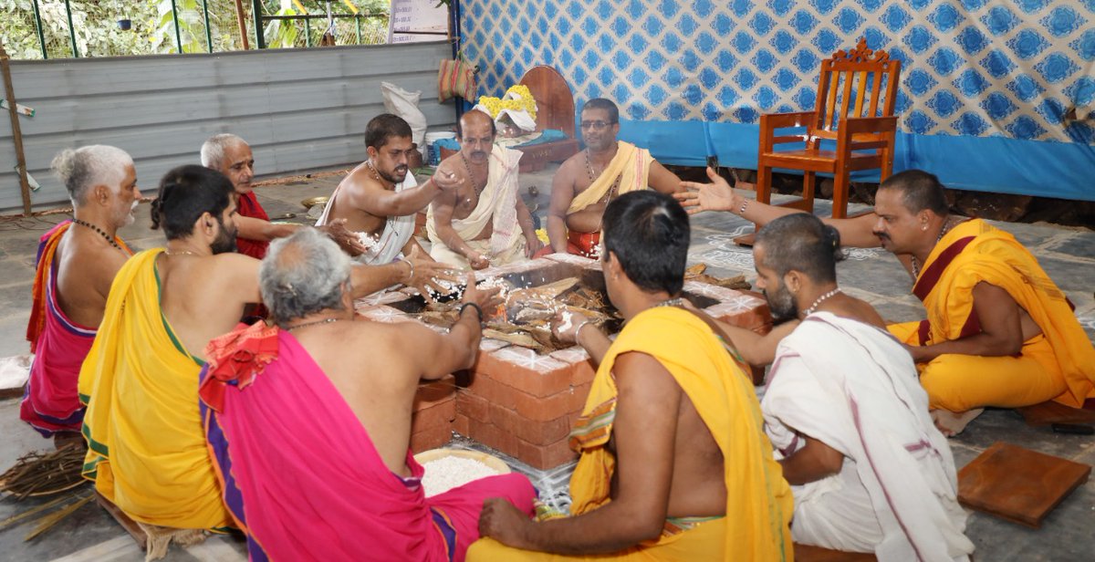 ShankaraPeetha's tweet photo. ಗುರುಕುಲ~ಚಾತುರ್ಮಾಸ್ಯ - ದಿನ 7

19-07-2022

#Gurukula_Chaturmasya #ಗುರುಕುಲ_ಚಾತುರ್ಮಾಸ್ಯ https://t.co/C7nxa0Gr6Q