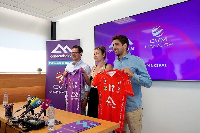 ConectaBalear's tweet photo. Tenemos el enorme placer de hacer pública la renovación de patrocinio principal del equipo de #SuperligaMasculina del @voleimanacor89 por quinto año consecutivo.🏐⁣⁣⁣⁣⁣⁣⁣

⁣⁣⁣En su segunda equipación vestirán nuevamente nuestro color.👕 ⁣⁣⁣⁣💜⁣⁣⁣⁣ https://t.co/p3CcE8MZ3q
